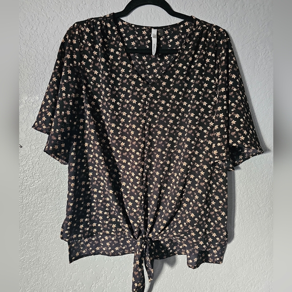 NY Collection Tops - NY Collection Black with Gold Flowers Blouse Size Large Polyester